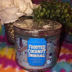 BBW Frosted Coconut Snowball Candle